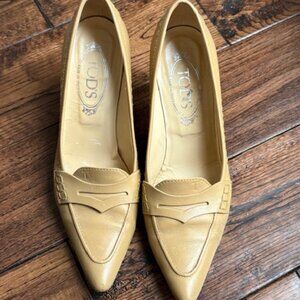 Beige Tod's leather pumps